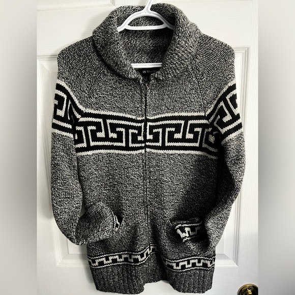 WindRiver Women’s Sweater - Picture 3 of 6